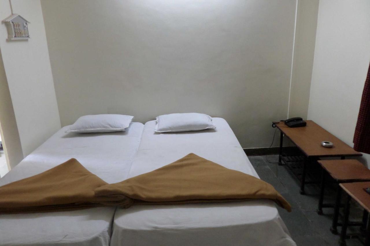 Parvat Lodge Ahmednagar Buitenkant foto