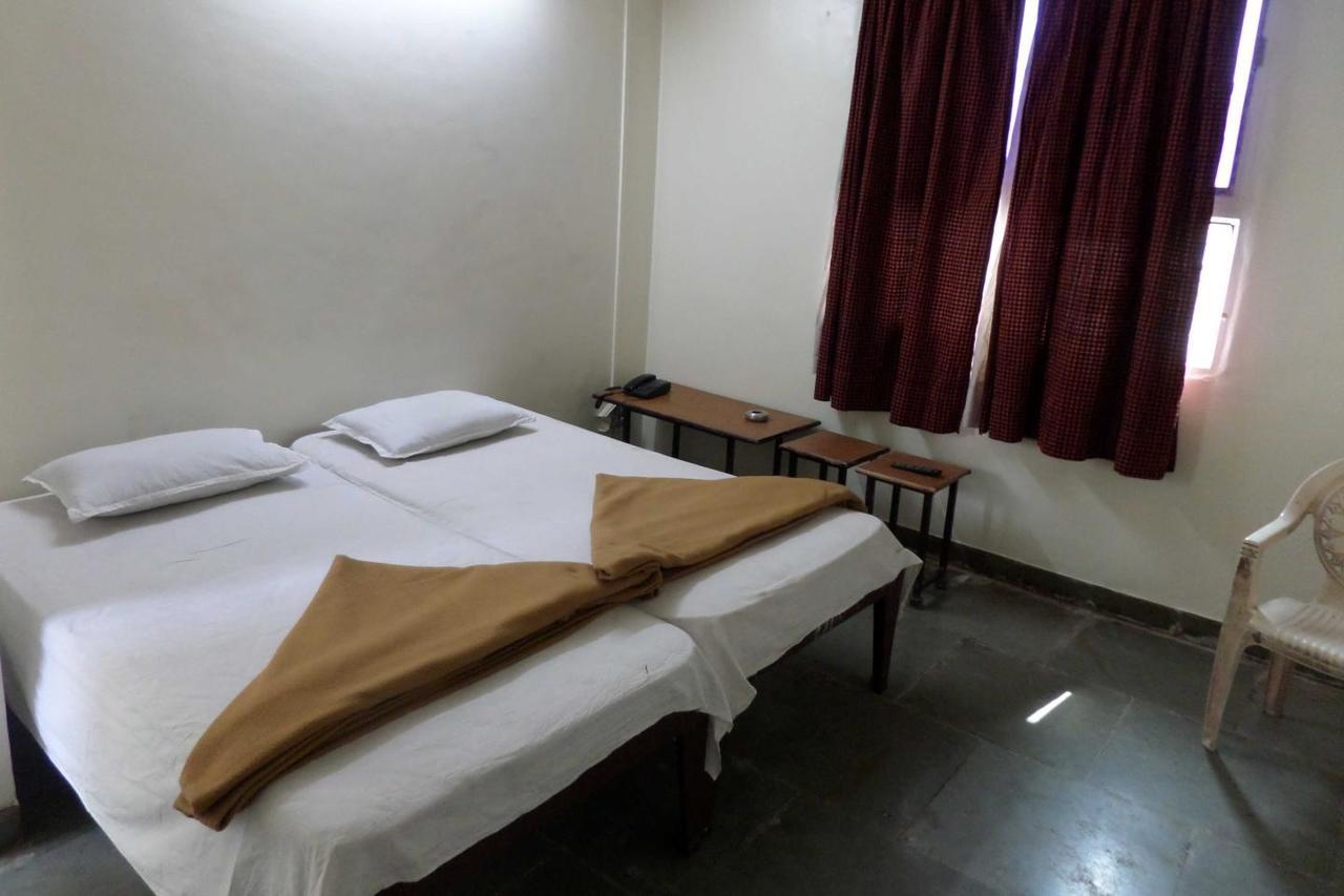 Parvat Lodge Ahmednagar Buitenkant foto